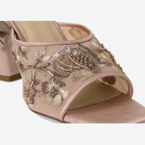 🩷🔹️Betsey Johnson🔹️blush Roo Heeled Floral Embroidered Heels Sandals - Picture 6 of 7